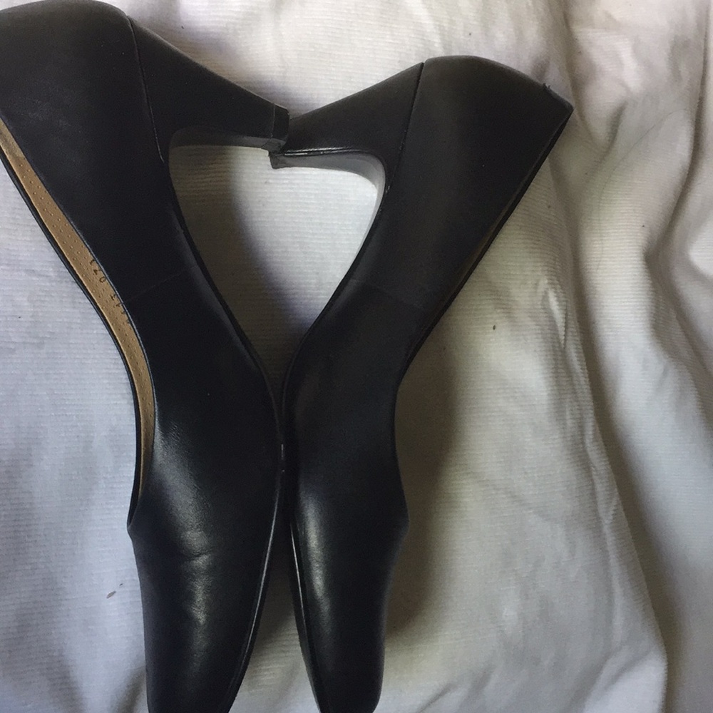Shoes - Picture 4 of 5
